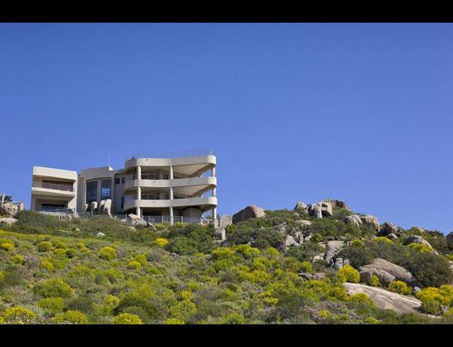 5 BEDROOM HOUSE FOR SALE IN BLUEBERRY HILL